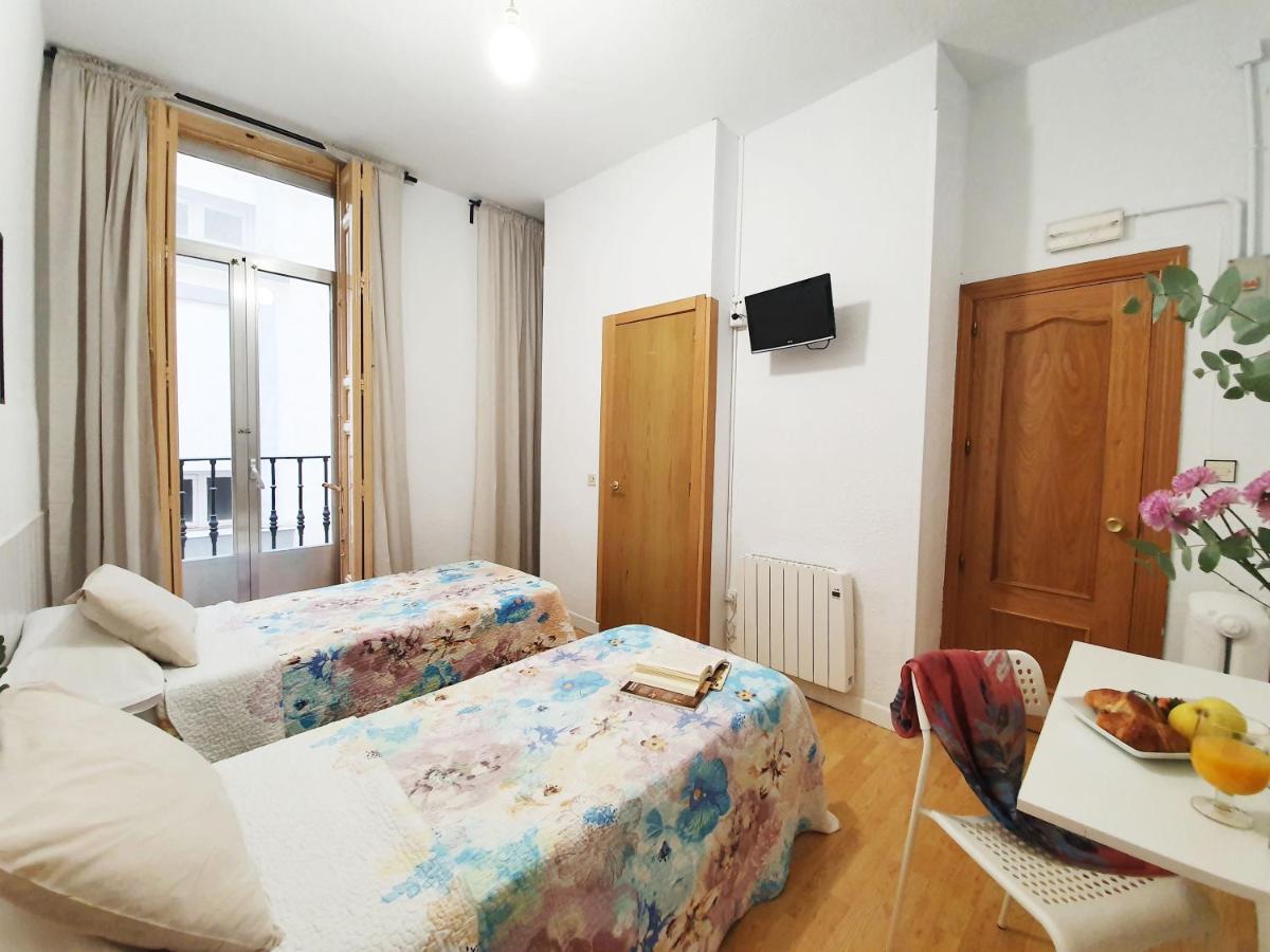 Hostal Alicante Madrid Bagian luar foto