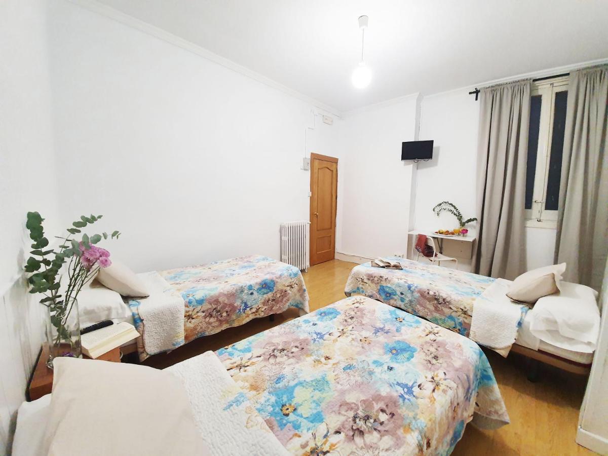 Hostal Alicante Madrid Bagian luar foto