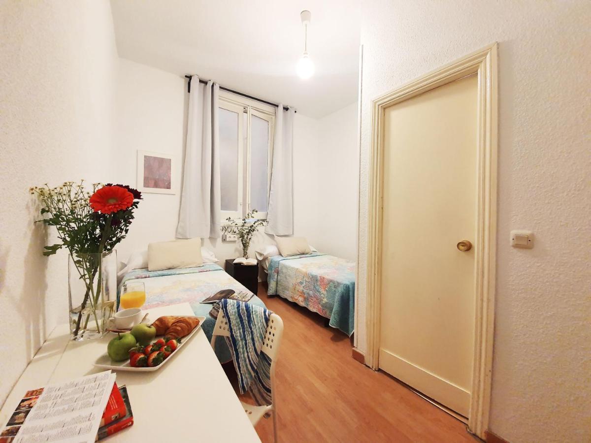 Hostal Alicante Madrid Bagian luar foto