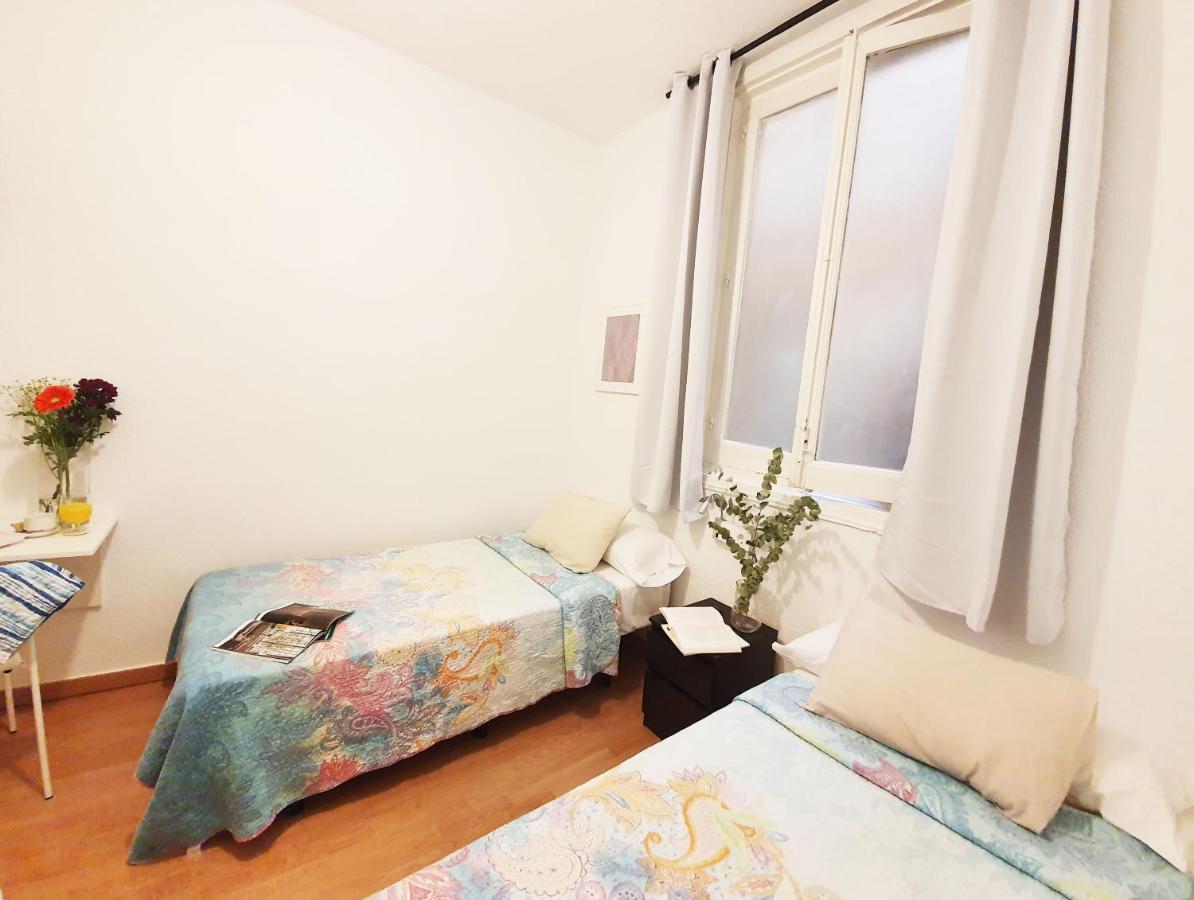 Hostal Alicante Madrid Bagian luar foto