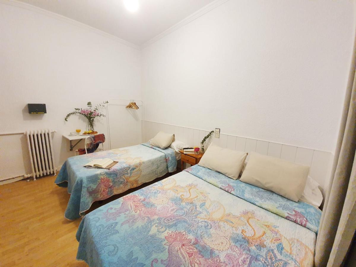 Hostal Alicante Madrid Bagian luar foto