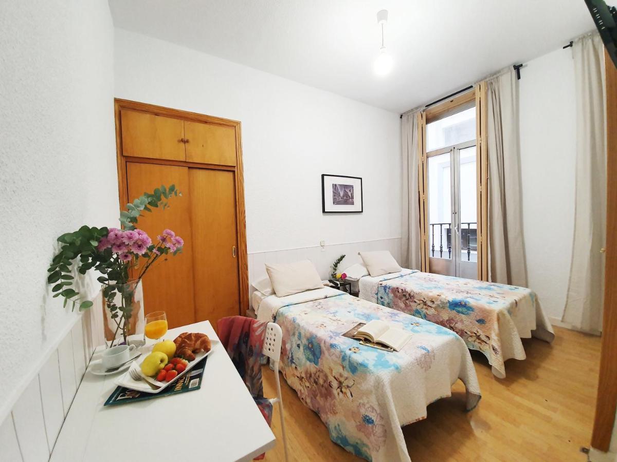 Hostal Alicante Madrid Bagian luar foto