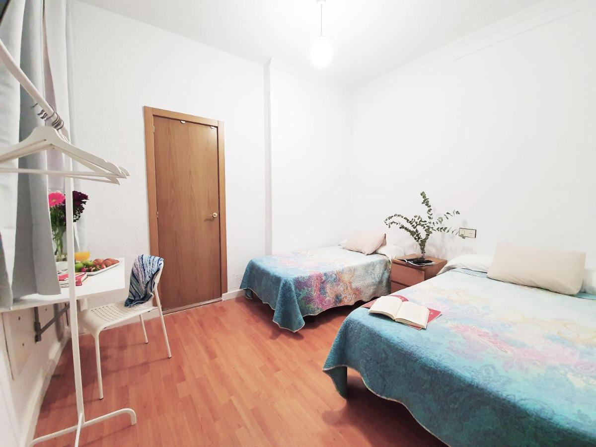 Hostal Alicante Madrid Bagian luar foto