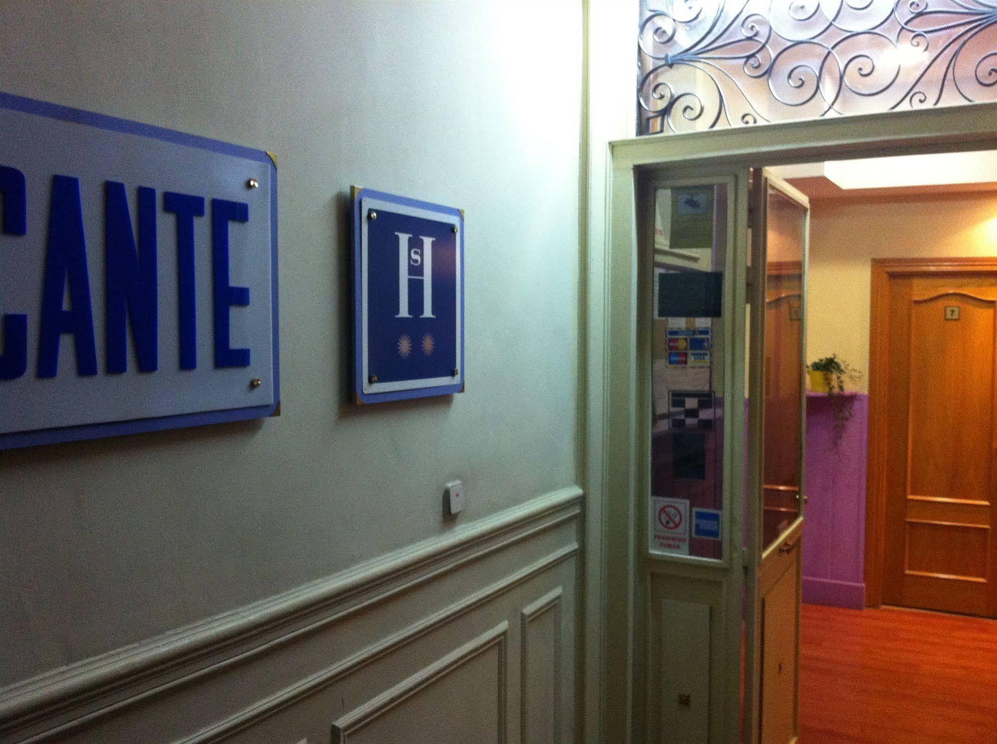 Hostal Alicante Madrid Bagian luar foto