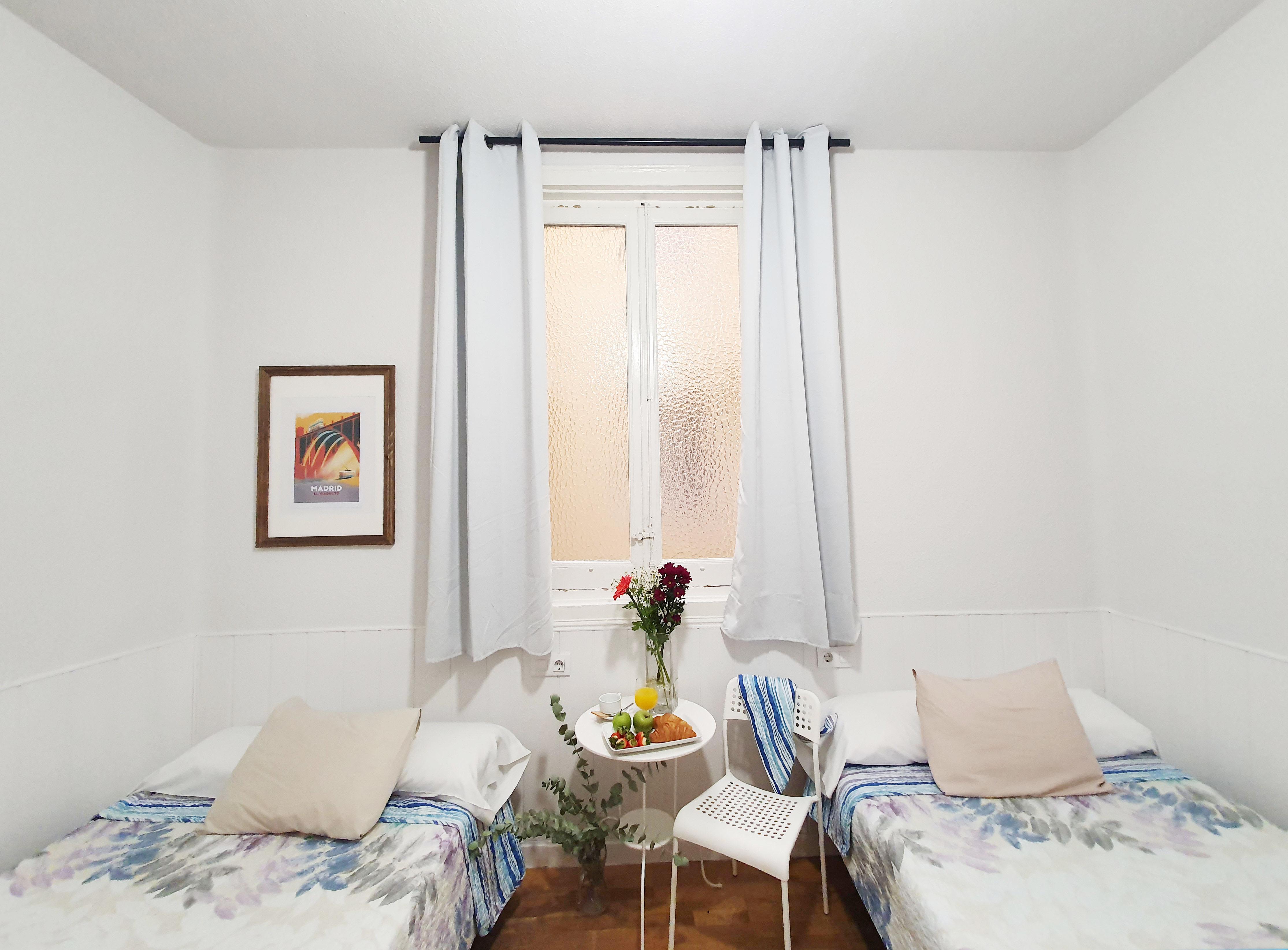 Hostal Alicante Madrid Bagian luar foto