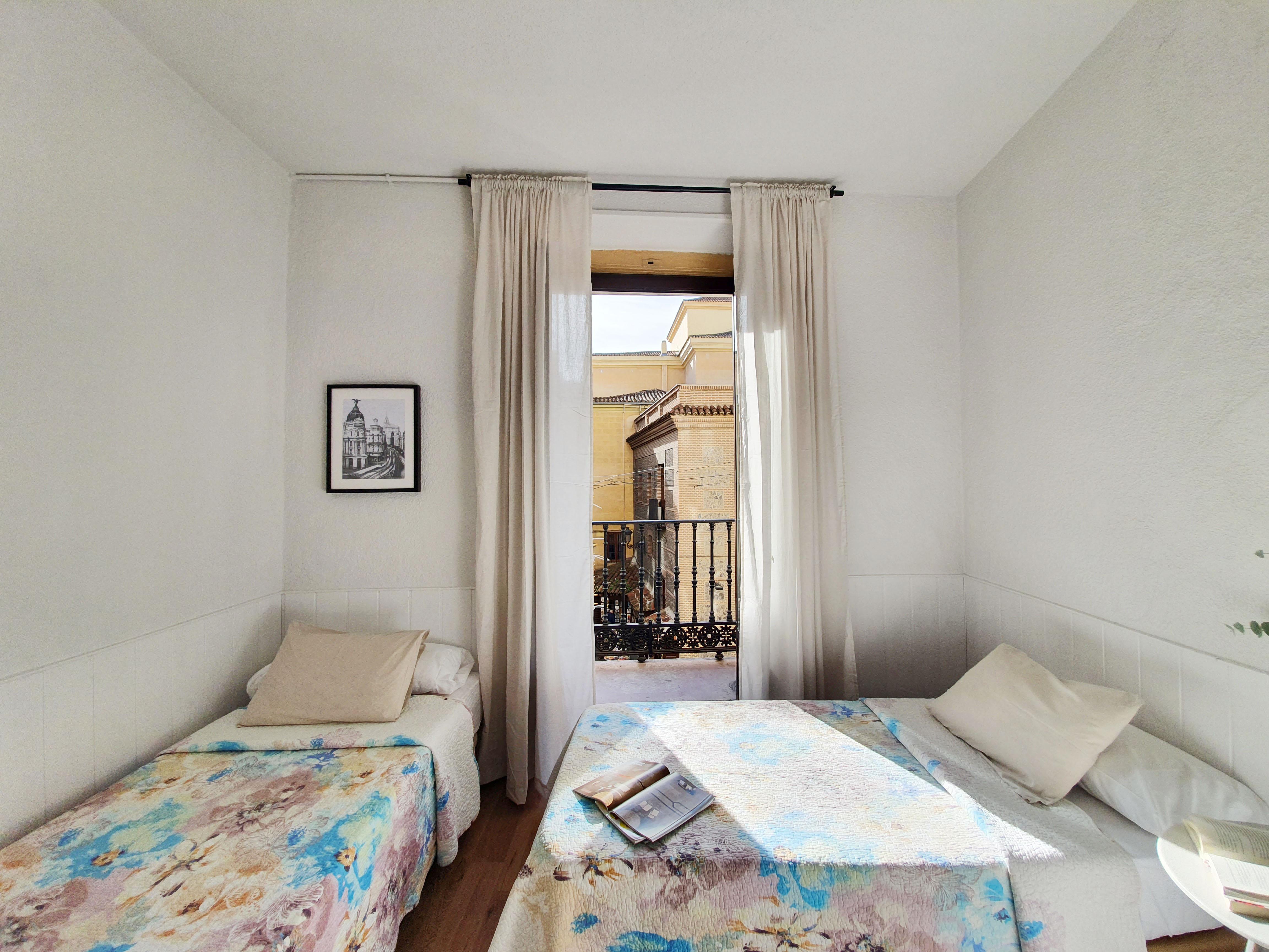 Hostal Alicante Madrid Bagian luar foto