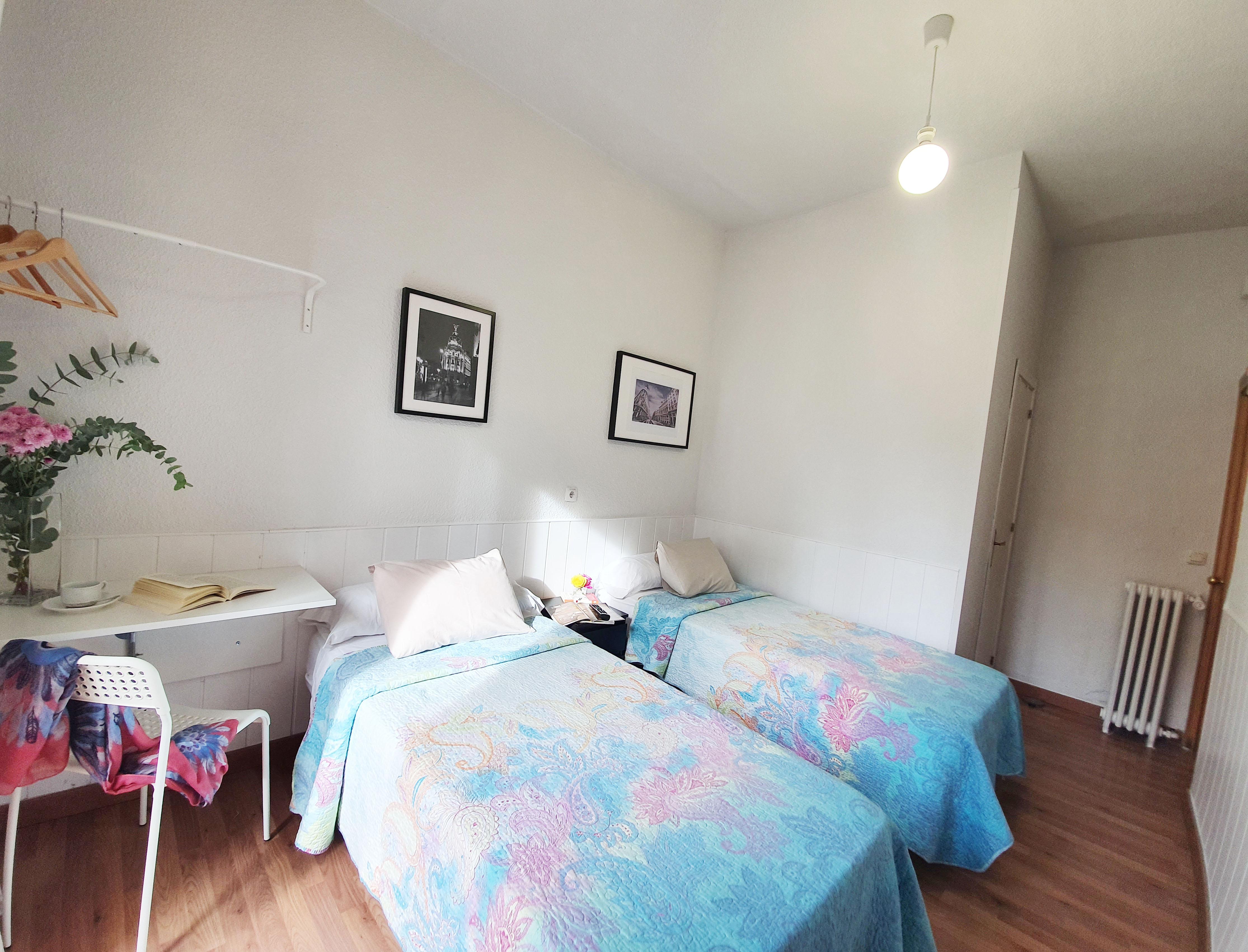 Hostal Alicante Madrid Bagian luar foto