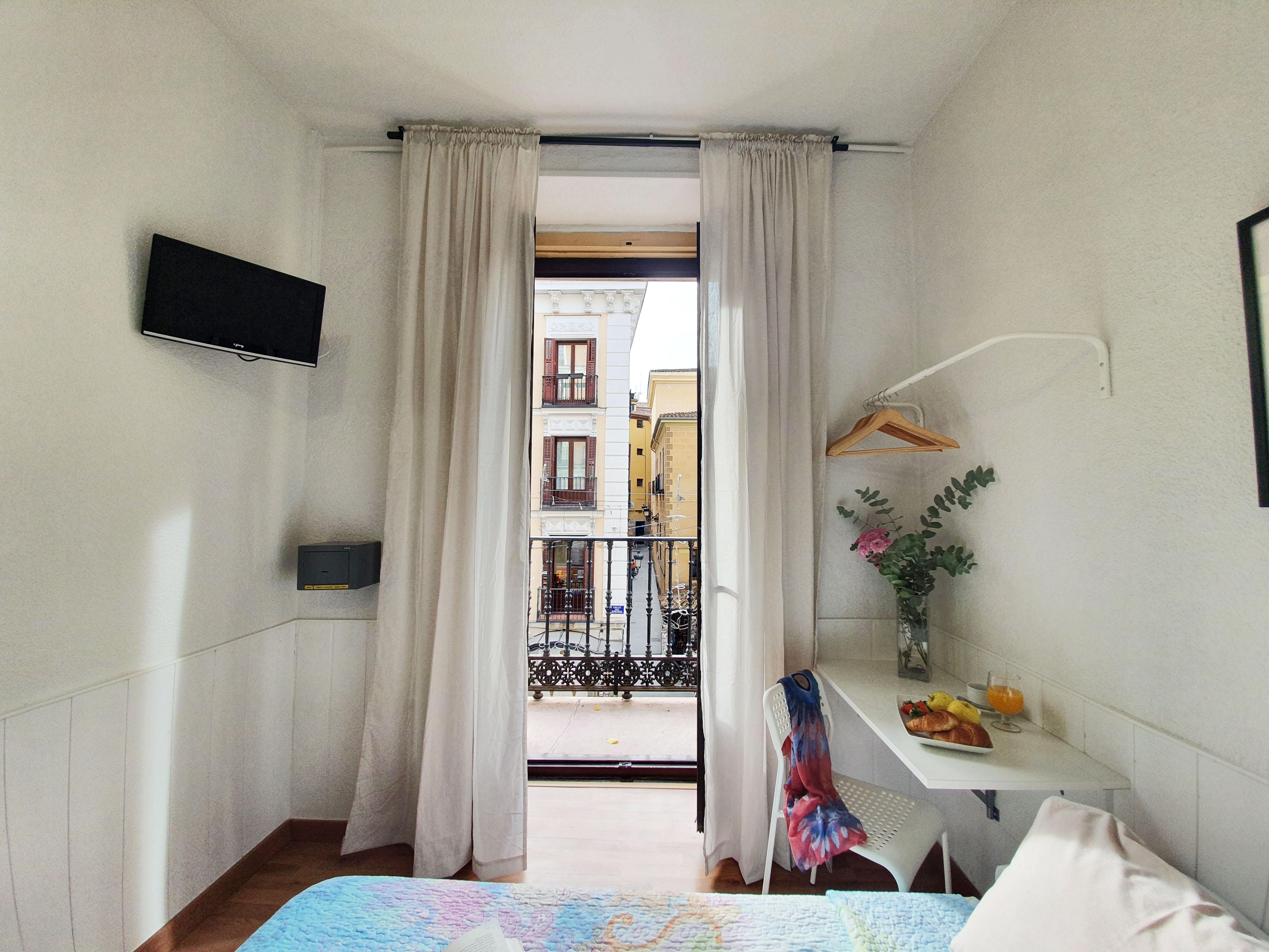 Hostal Alicante Madrid Bagian luar foto