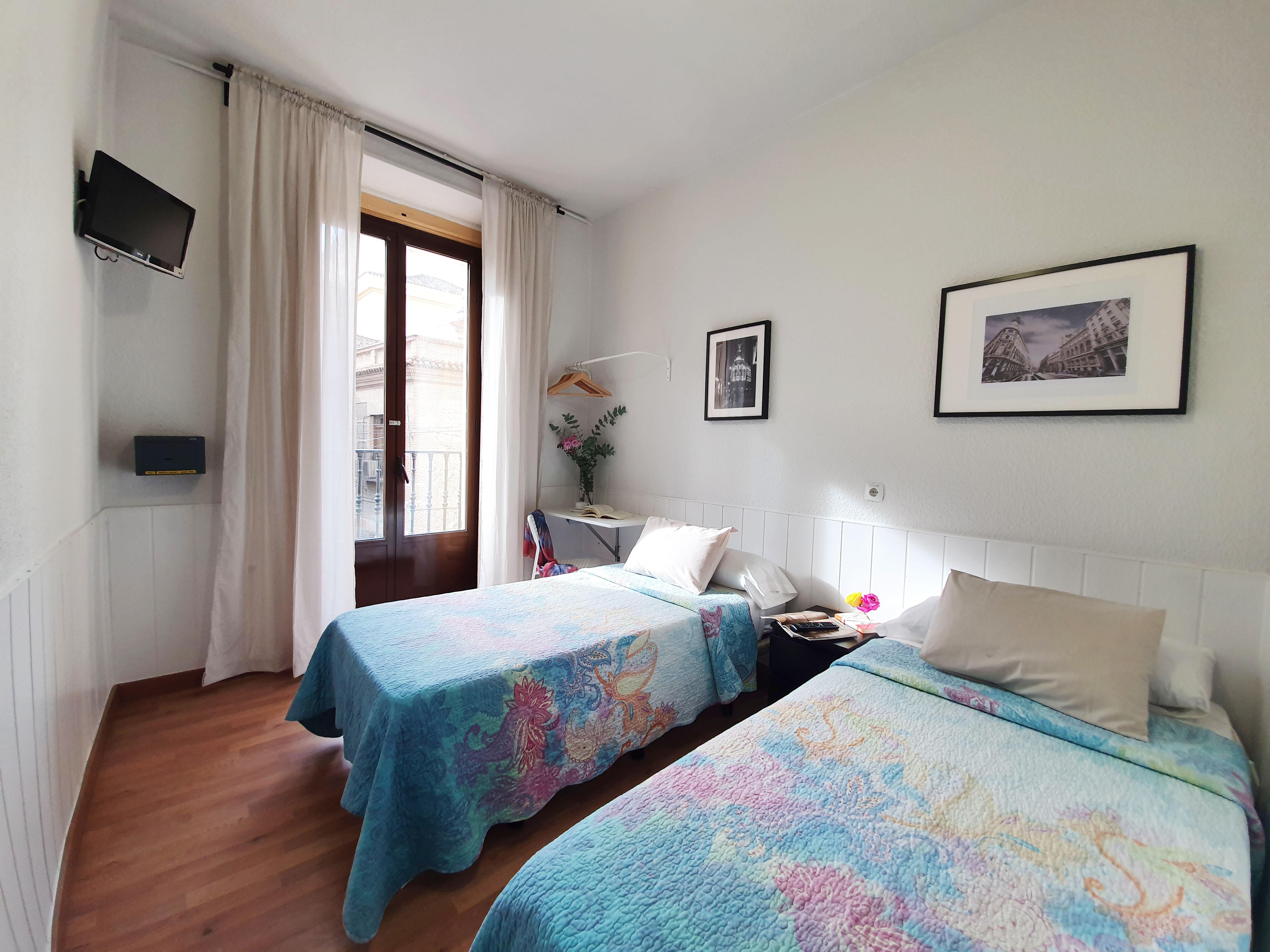 Hostal Alicante Madrid Bagian luar foto